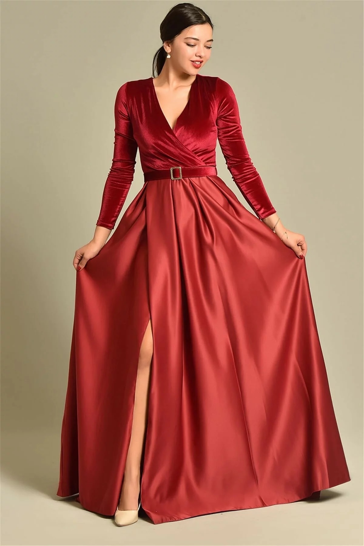 Flounced Burgundy Tulle V-neck Designer Formal Gown - Lunss