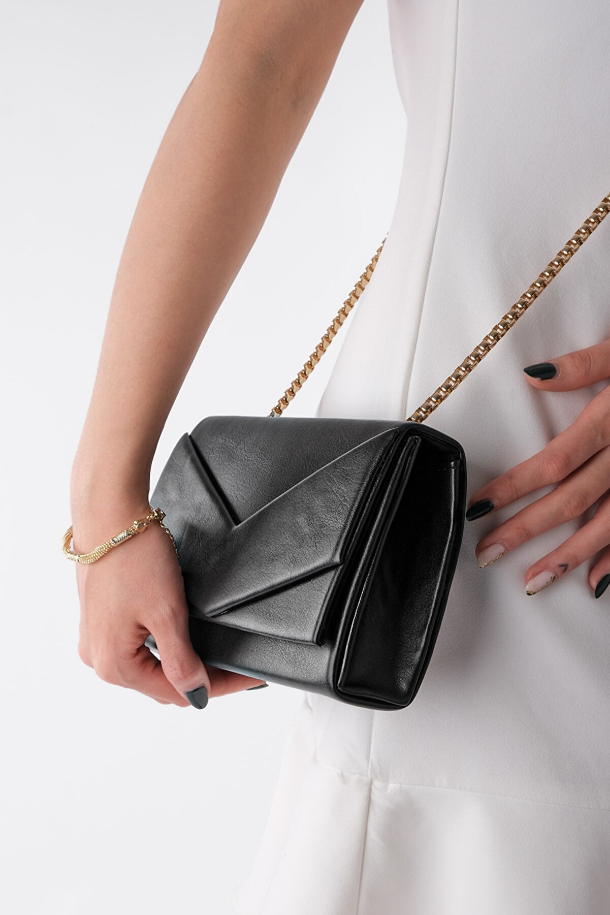 Women's Gold Color Chain Black Shoulder Bag - Beren Store